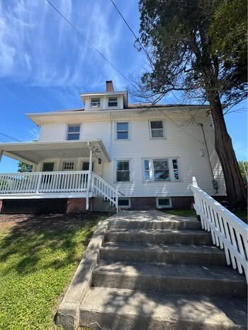 Cranston, Rhode Island, United States 4 - 18354605