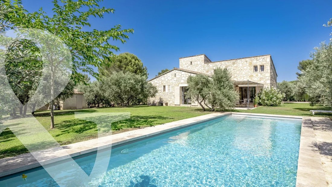 House in Eygalières, Provence-Alpes-Côte d'Azur, France 3 - 17993687
