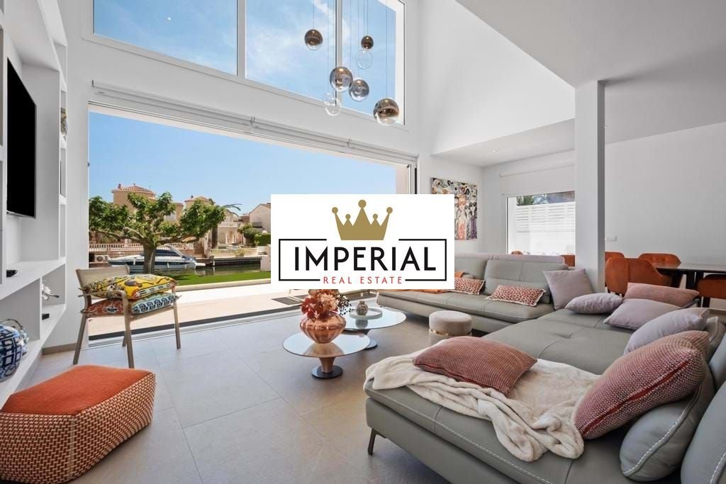 Villa in Empuriabrava, Catalonia, Spain 1 - 18351063