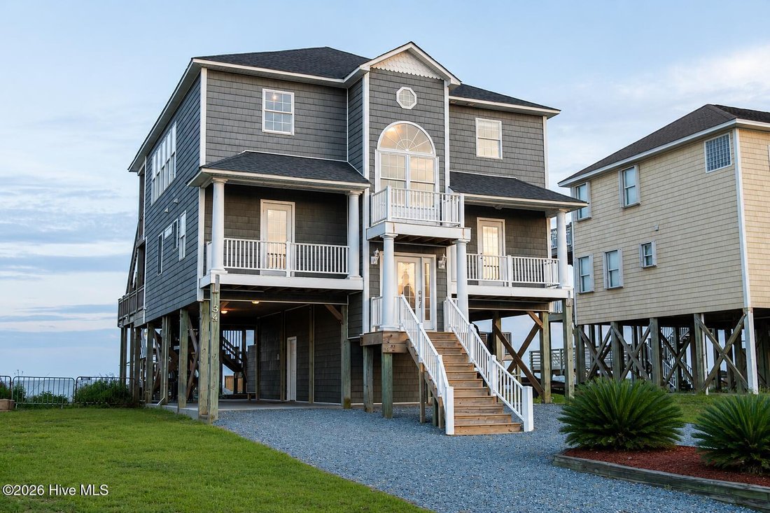 House in North Topsail Beach, North Carolina, United States 1 - 18354039
