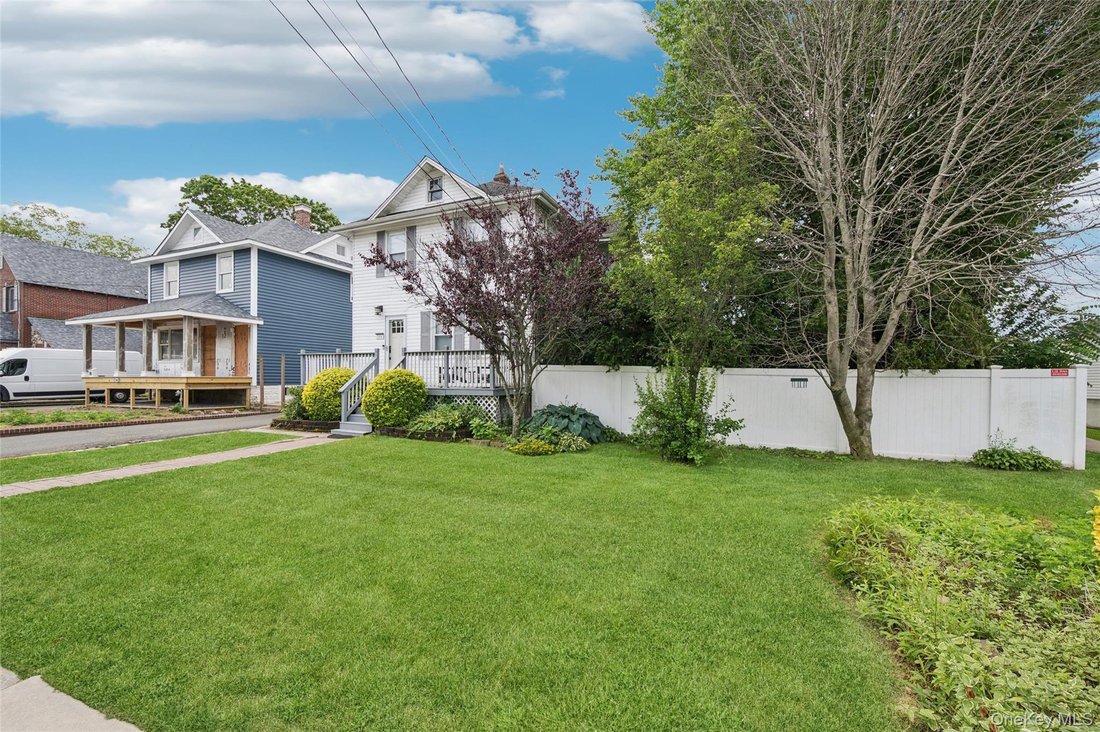 House in Babylon, New York, United States 2 - 18355522