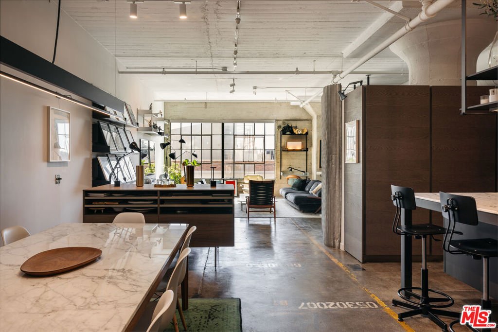 Condo in Los Angeles, California, United States 1 - 18354997