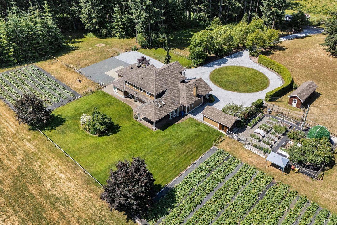 House in Cowichan Bay, British Columbia, Canada 3 - 18353016