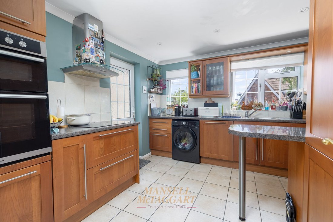 House in Crawley Down (Worth), Crawley Down, England 4 - 18319780