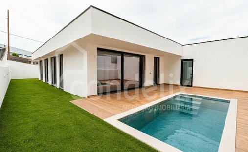 House in Santo Antão do Tojal, Lisbon, Portugal 1