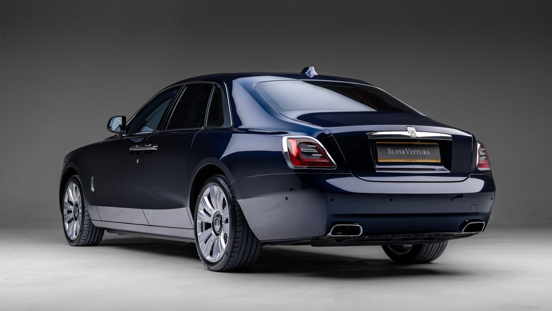 Sedan in Sunningdale, United Kingdom 4 - 18352503