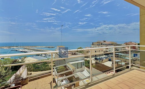 Penthouse in Palamos, Catalonia, Spain 1