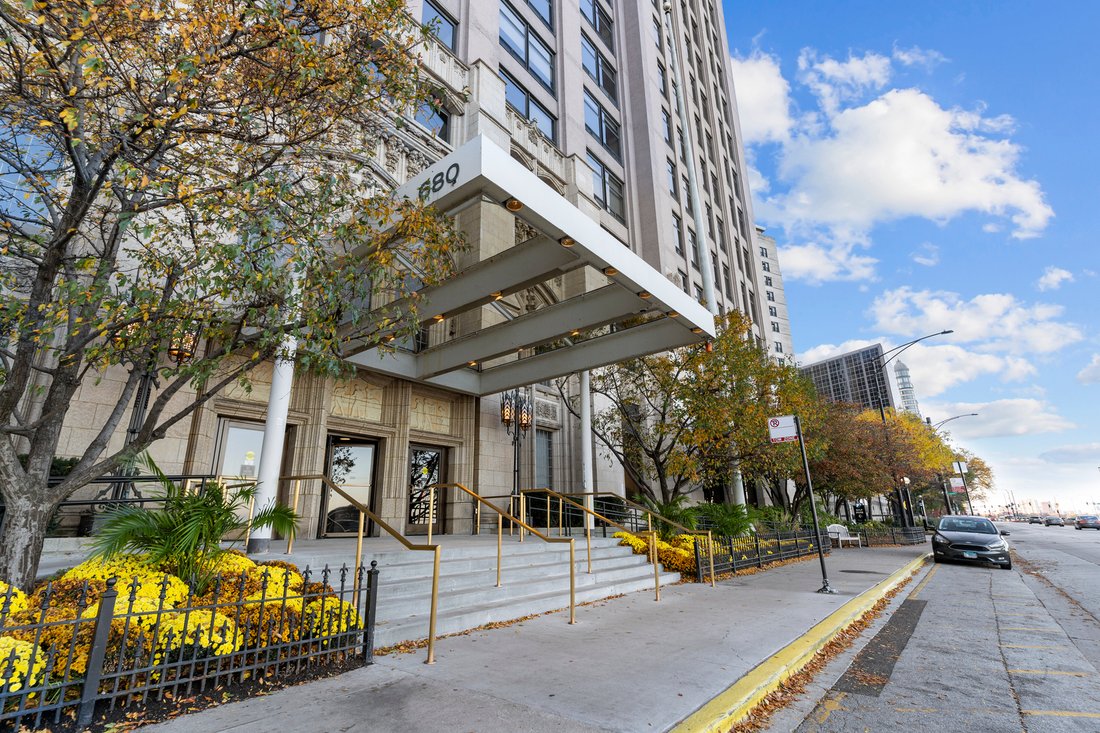 Condo in Chicago, Illinois, United States 1 - 18354713