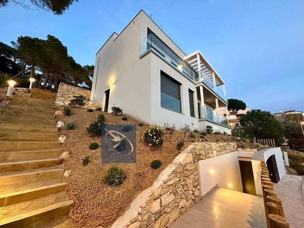 Chalet in Lloret de Mar, Catalonia, Spain 1 - 18351122