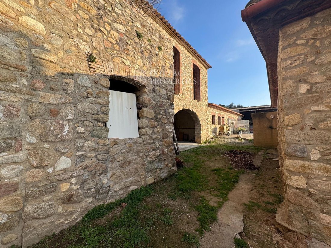 Finca in Darnius, Catalonia, Spain 4 - 18352623