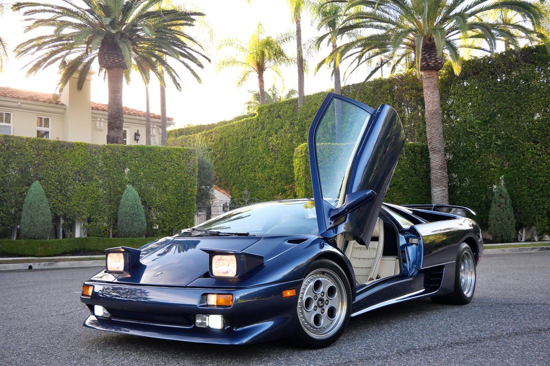 Coupe in West Hollywood, CA, United States 3 - 18353170