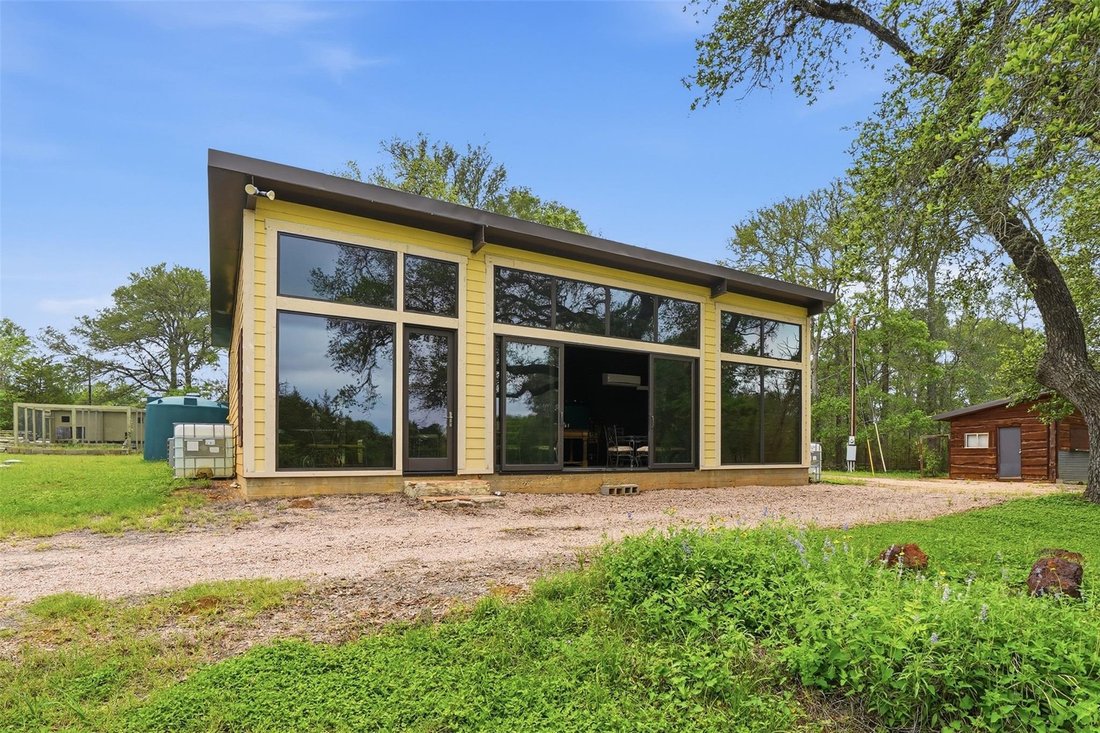 House in Smithville, Texas, United States 2 - 18353580