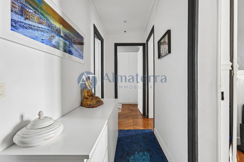 Apartment in Lorette-Martyrs, Paris 9e Arrondissement, Paris 5 - 18351844