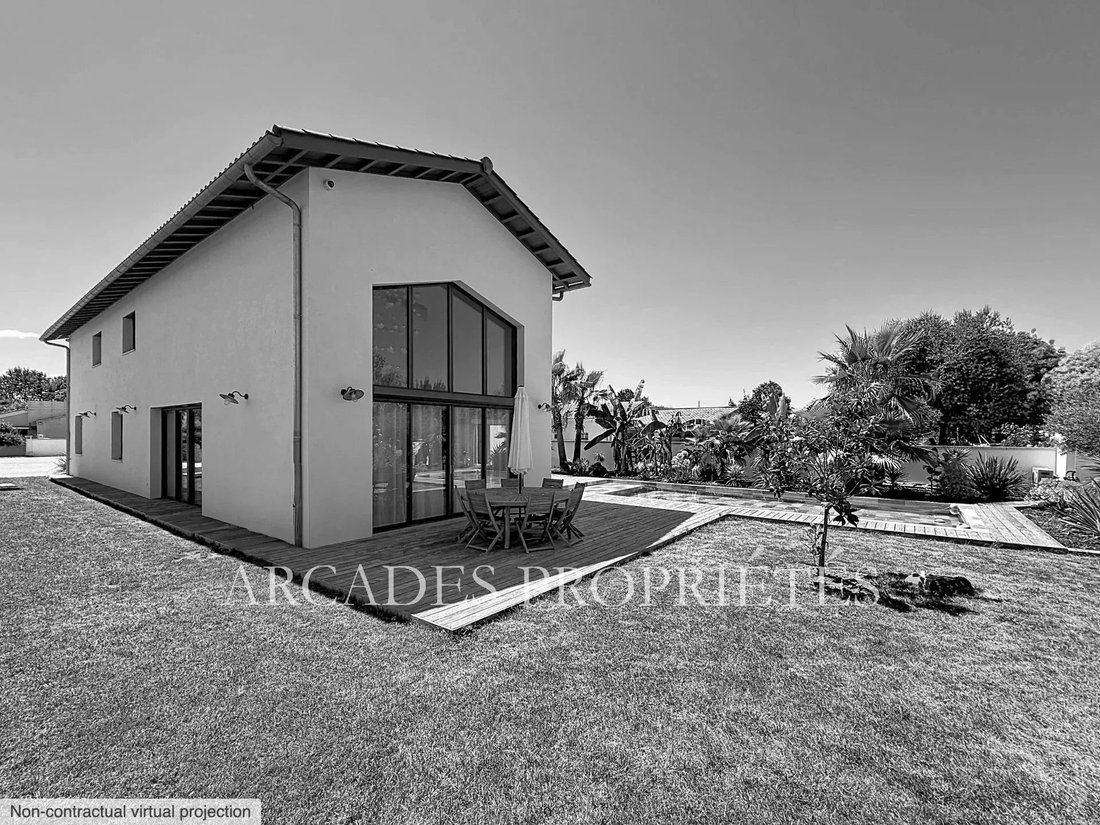 House in Saint-Sulpice-et-Cameyrac, Nouvelle-Aquitaine, France 1 - 17386331