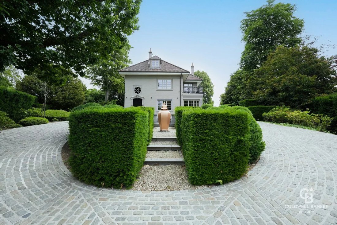 Villa in Sint-Genesius-Rode, Flanders, Belgium 2 - 18352671