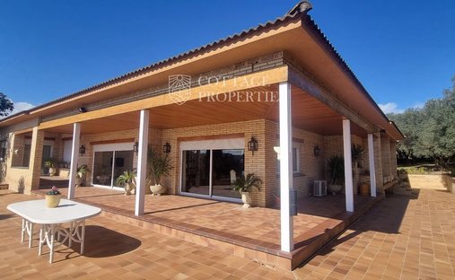 House in Banyoles (District), Banyoles, Spain 1