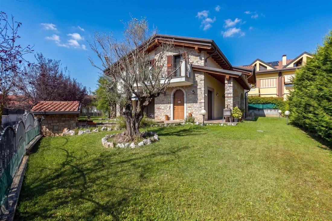 Villa in Cavenago di Brianza, Lombardy, Italy 4 - 18355187