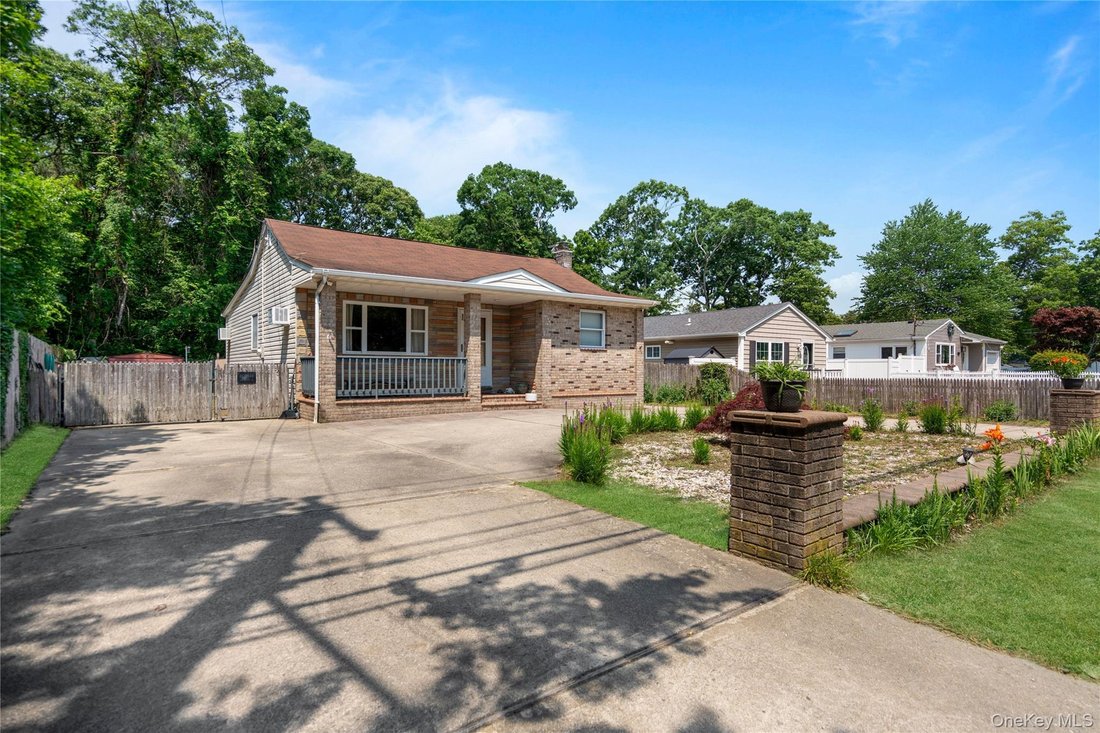 House in East Patchogue, New York, United States 3 - 18355498