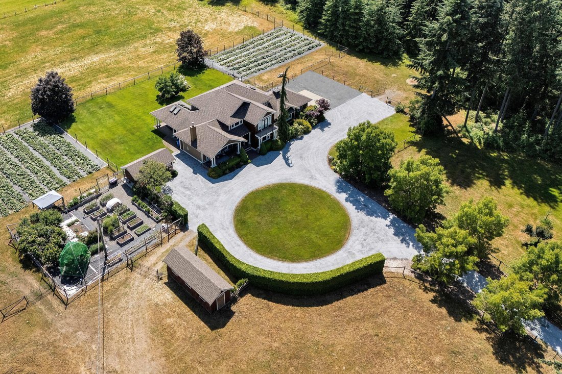 House in Cowichan Bay, British Columbia, Canada 1 - 18353016