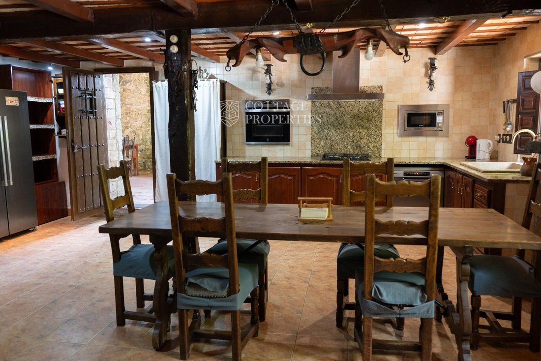 Finca in Aiguaviva, Catalonia, Spain 4 - 18352920