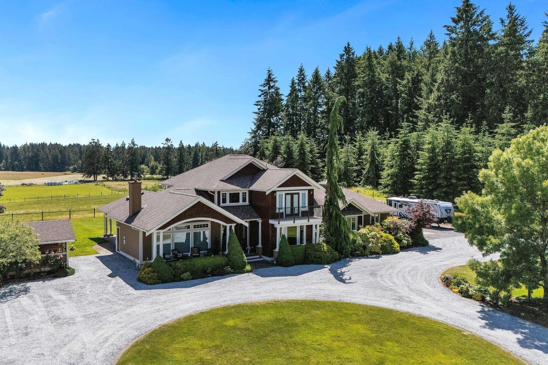 House in Cowichan Bay, British Columbia, Canada 2 - 18353016