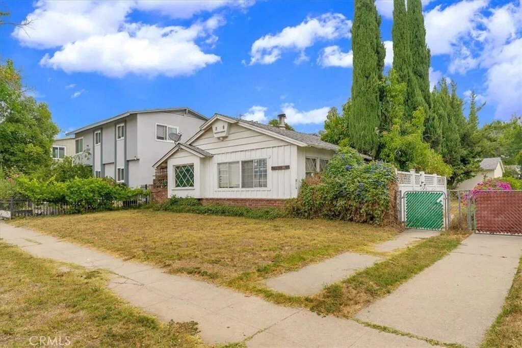Los Angeles, California, United States 1 - 18354838