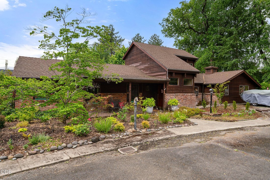 House in Medford, Oregon, United States 1 - 18354732