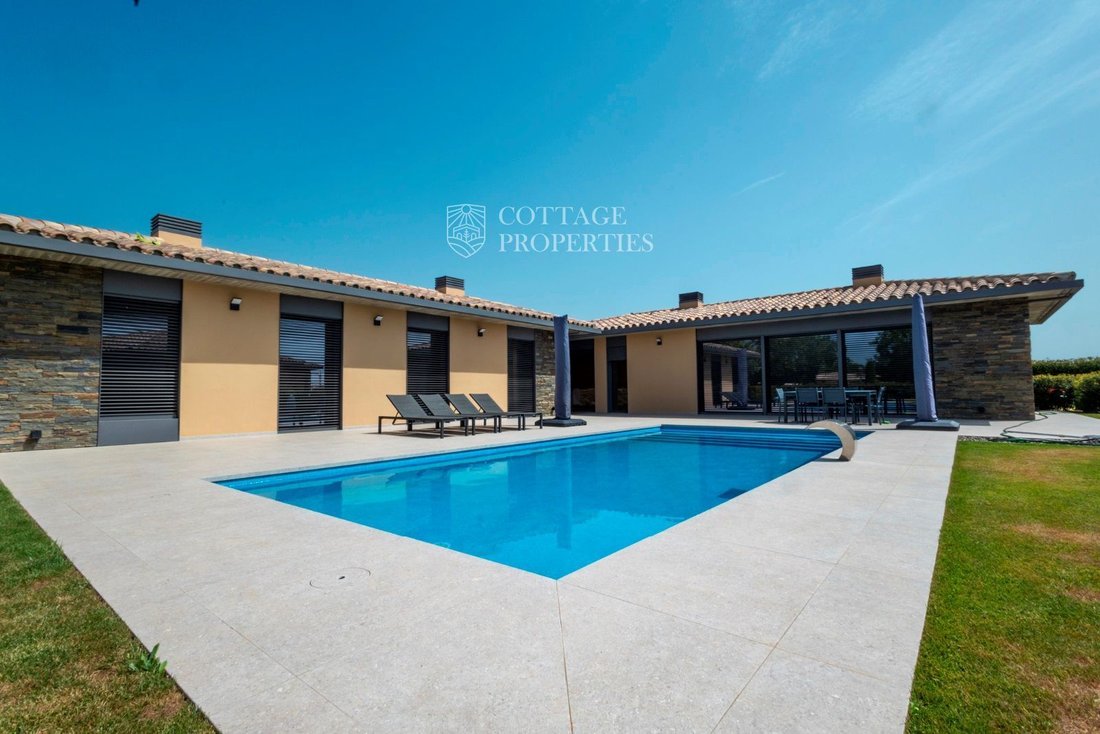 Villa in Navata, Catalonia, Spain 1 - 18353019