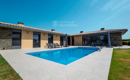 Villa in Navata, Catalonia, Spain 1