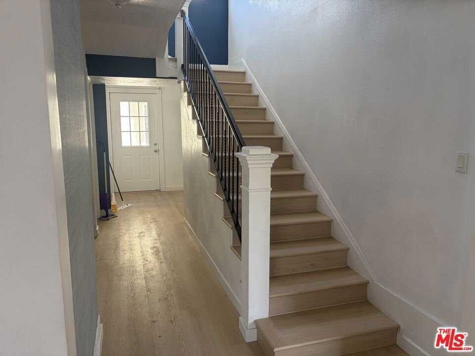 Los Angeles, California, United States 3 - 18354967