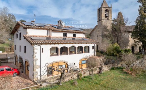 Country House in Olot, Catalonia, Spain 1