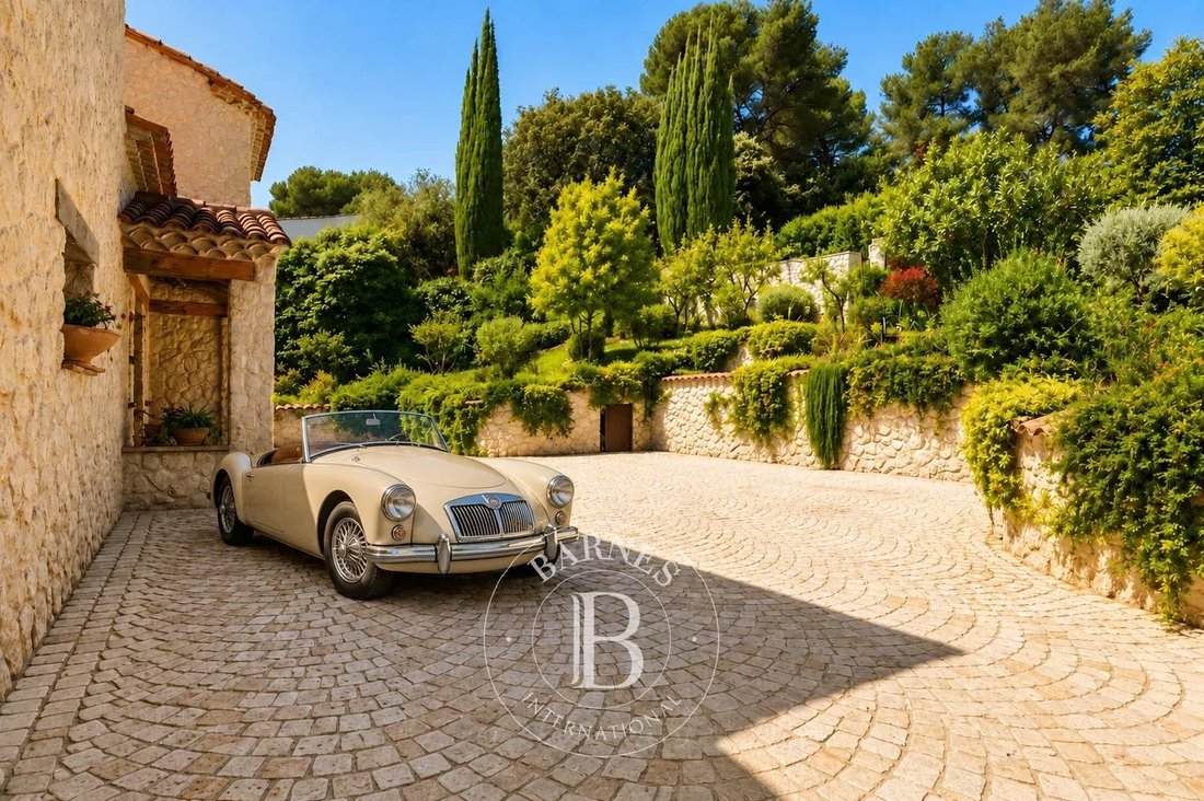 Villa in Saint-Paul-de-Vence, Provence-Alpes-Côte d'Azur, France 3 - 17375308