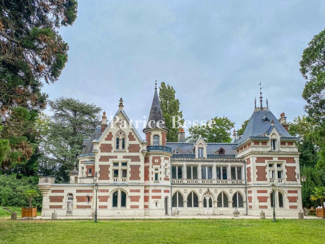 Castle in Joigny, Bourgogne – Franche-Comté, France 1 - 18354124