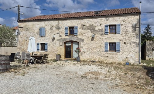 House in Brizambourg, Nouvelle-Aquitaine, France 1