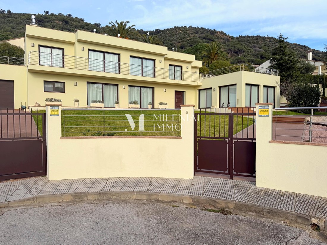 Villa in Pau, Catalonia, Spain 3 - 18351284