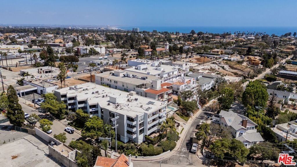 Condo in Los Angeles, California, United States 2 - 18354996