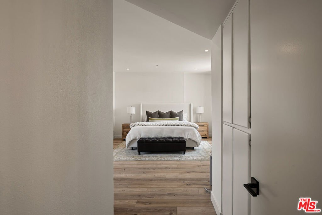 Condo in Los Angeles, California, United States 3 - 18355026
