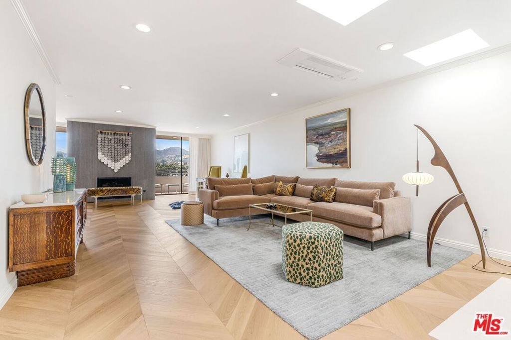 Condo in Los Angeles, California, United States 1 - 18354996