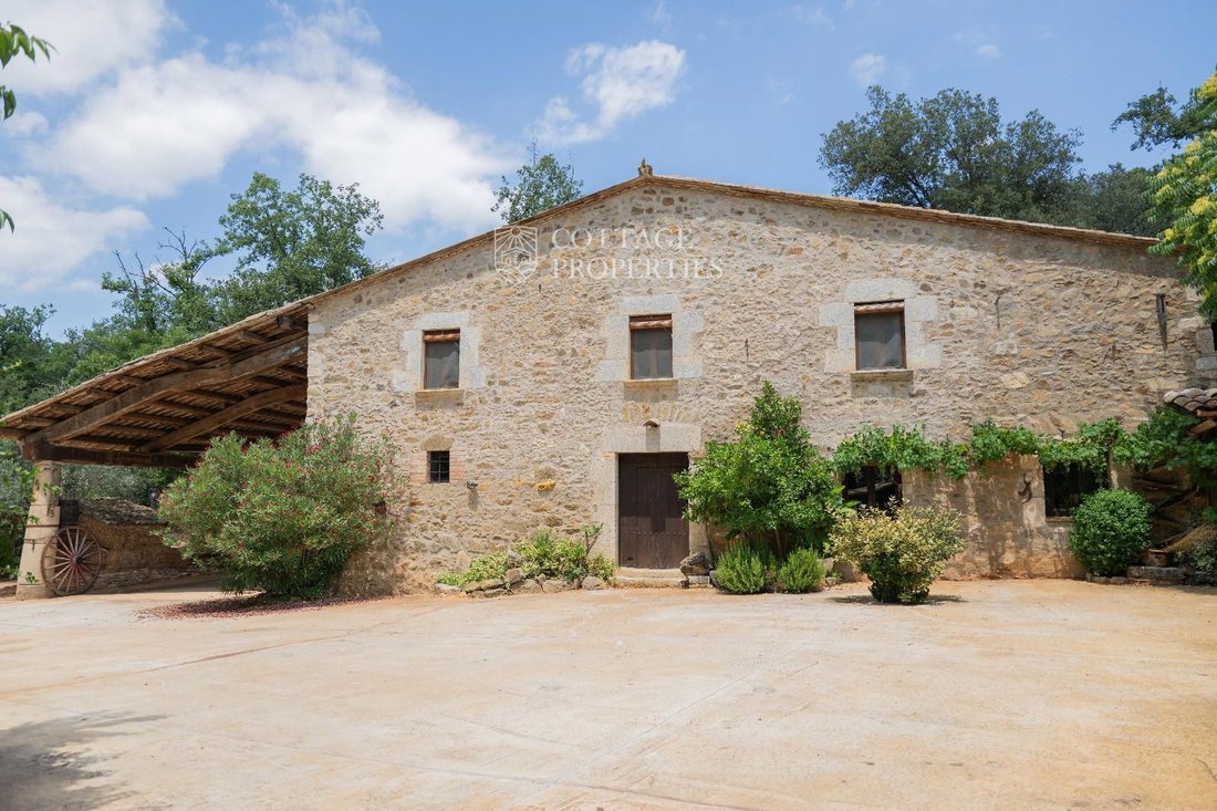 Finca in Aiguaviva, Catalonia, Spain 3 - 18352920