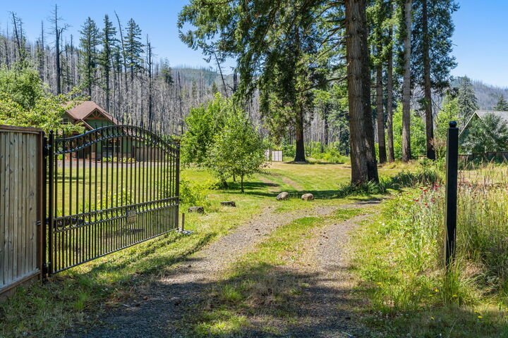 House in Vida, Oregon, United States 3 - 17641376