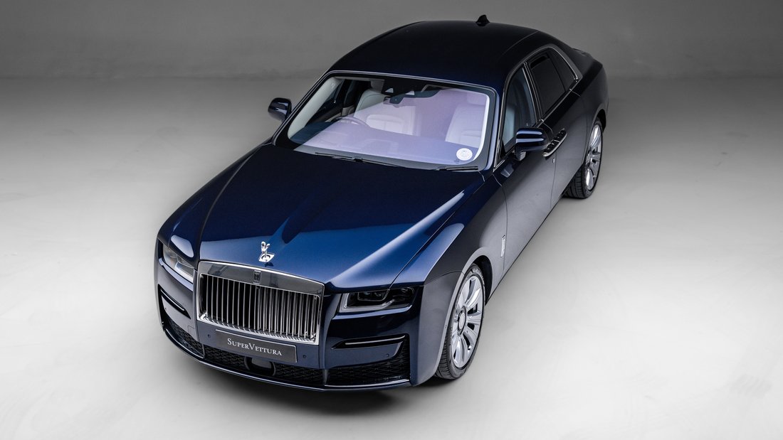 Sedan in Sunningdale, United Kingdom 3 - 18352503