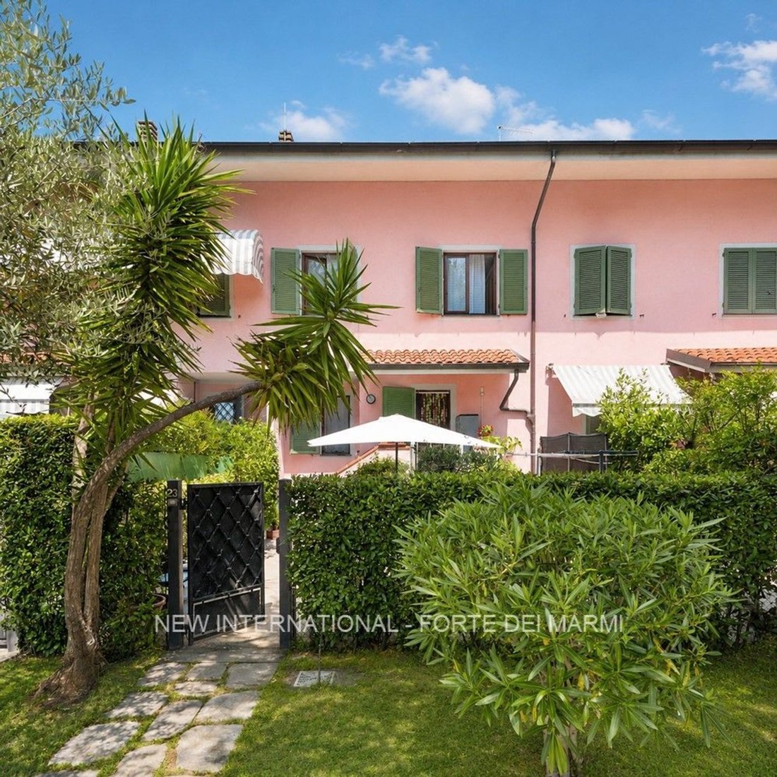 Townhouse in Vittoria Apuana, Forte dei Marmi, Tuscany 1 - 18355668
