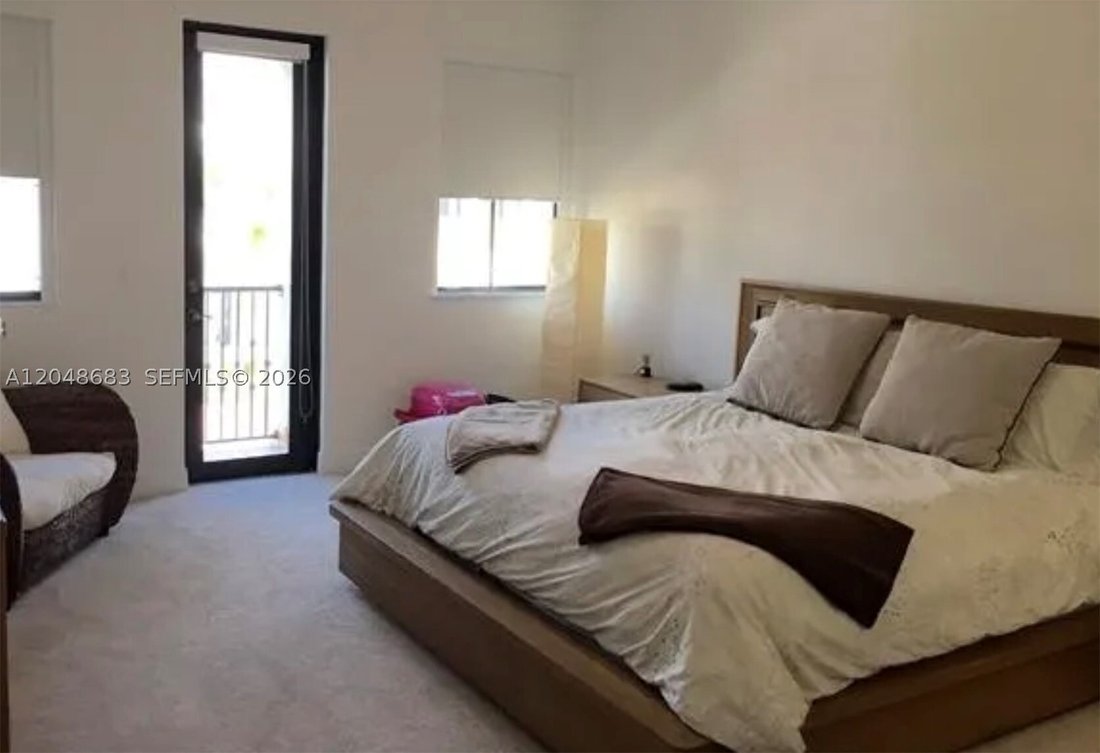 Townhouse in Miami Springs, Florida, United States 5 - 18354339