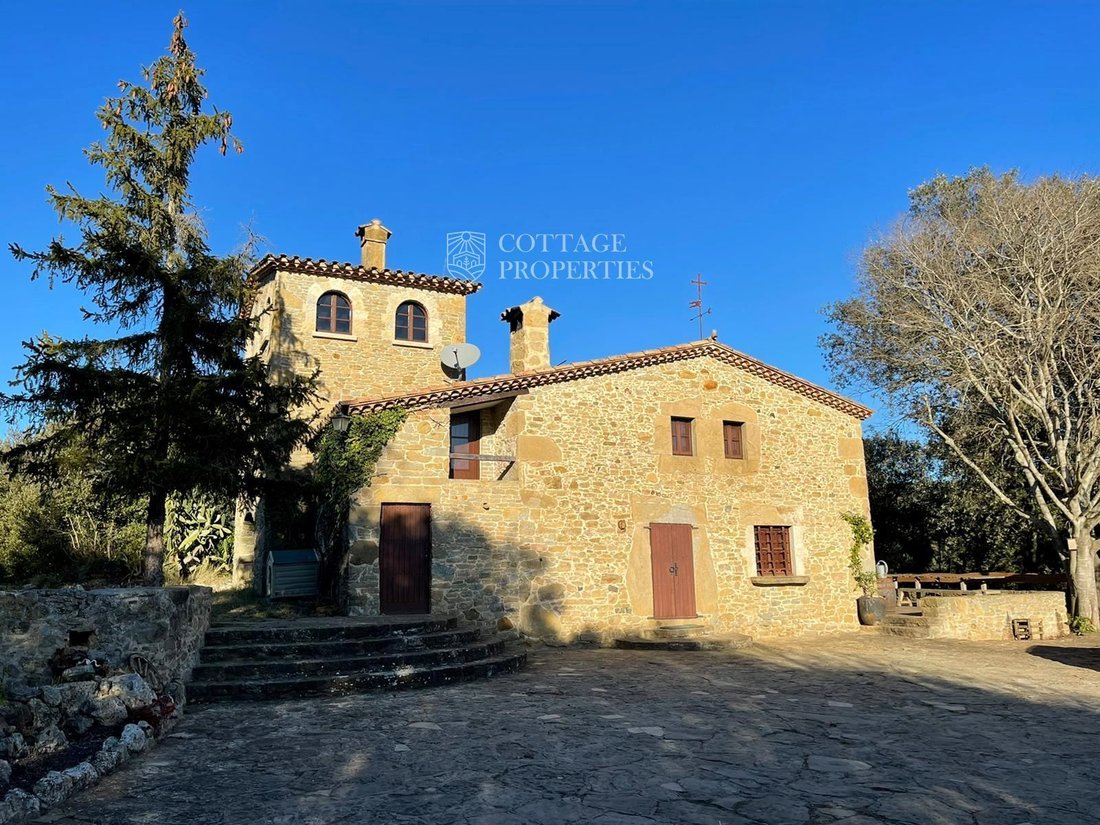 Finca in Canet d'Adri, Catalonia, Spain 1 - 18351748