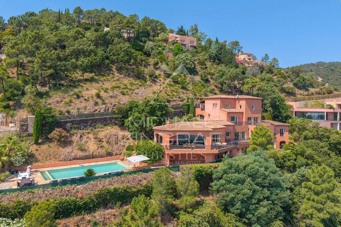 Villa in Théoule-sur-Mer, Provence-Alpes-Côte d'Azur, France 1 - 18239353