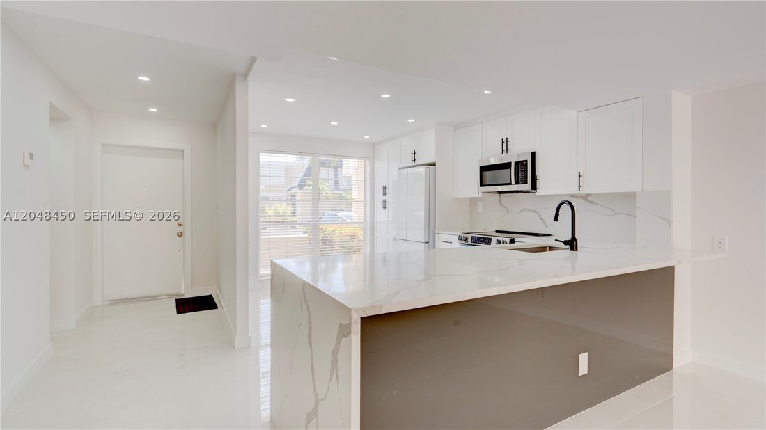 Townhouse in Hallandale Beach, Florida, United States 2 - 18354312