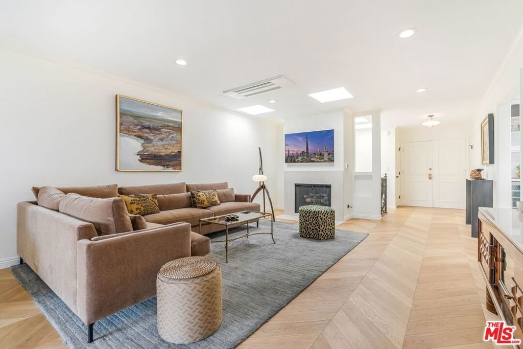 Condo in Los Angeles, California, United States 5 - 18354996