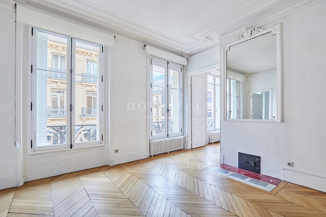 Apartment in Elysées-Madeleine, Paris 8e Arrondissement, Paris 2 - 18351822