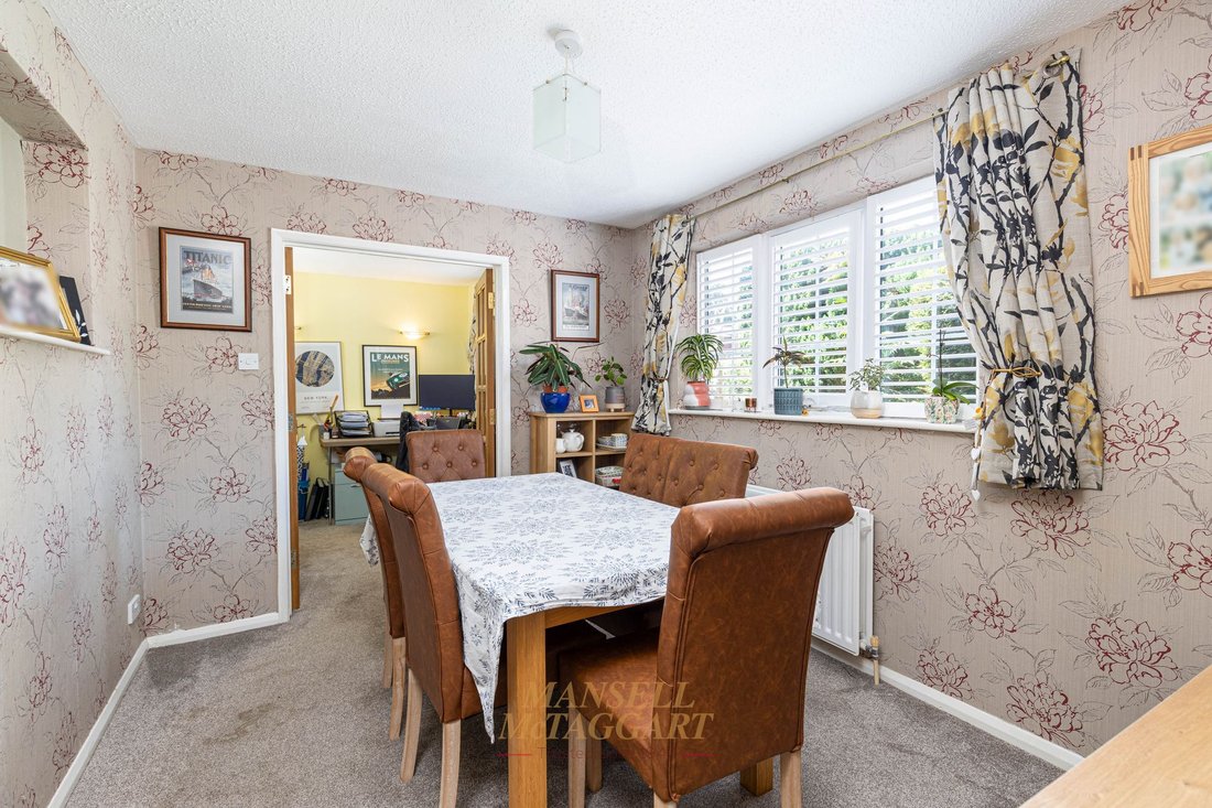 House in Crawley Down (Worth), Crawley Down, England 5 - 18319780