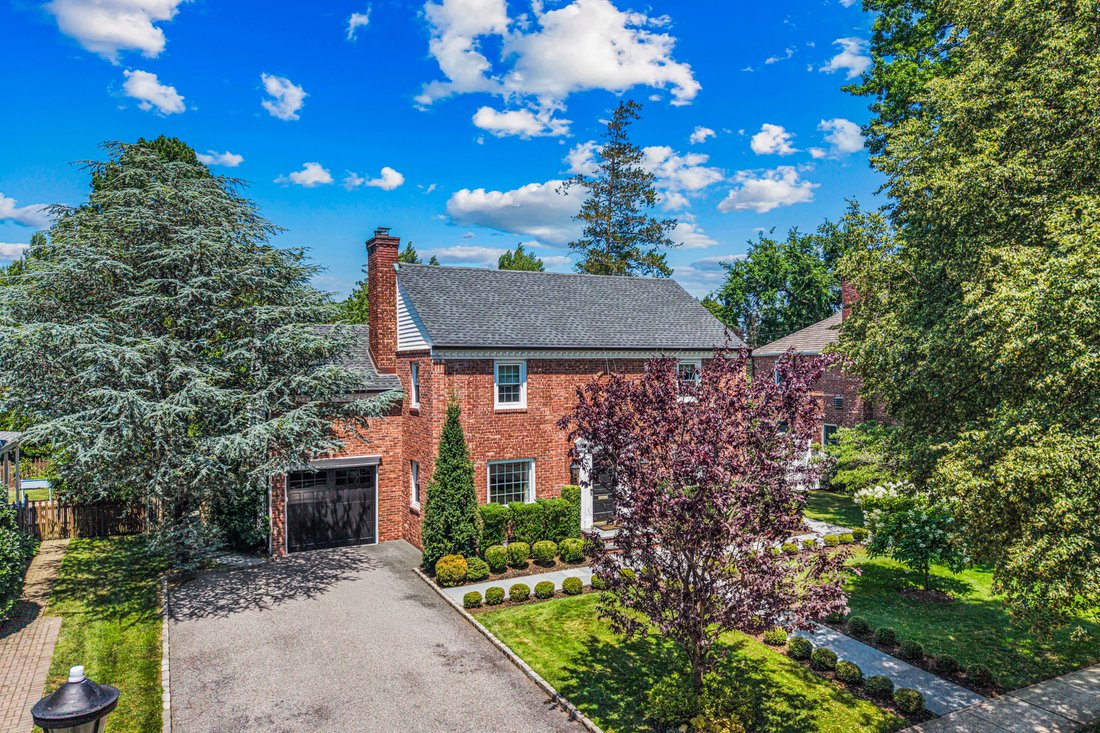 House in Garden City, New York, United States 2 - 18352483